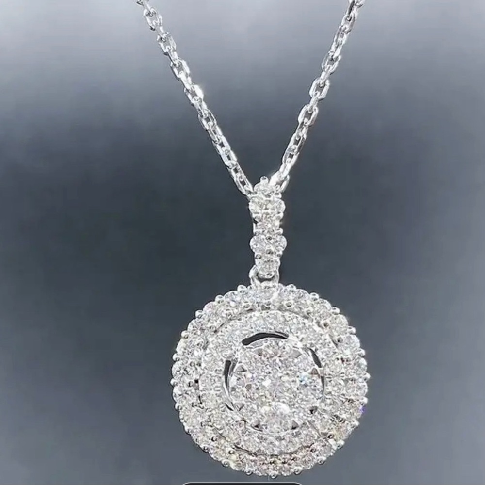 Shiny Round Plate Zircon Luxury Pendant Silver Necklace